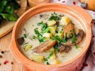 Рецепта Пролетна супа от гъби, киселец, пресен лук и заквасена сметана